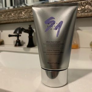 NEW Monat blow out cream